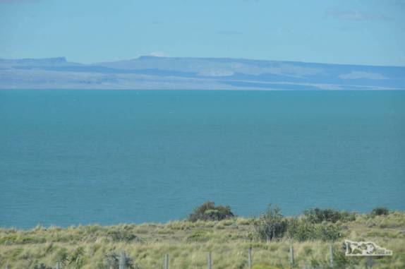 Tarde ensolarada sobre o lago Argentino, em El Calafate, no sul da Argentina